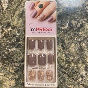 Impress Press On Manicure